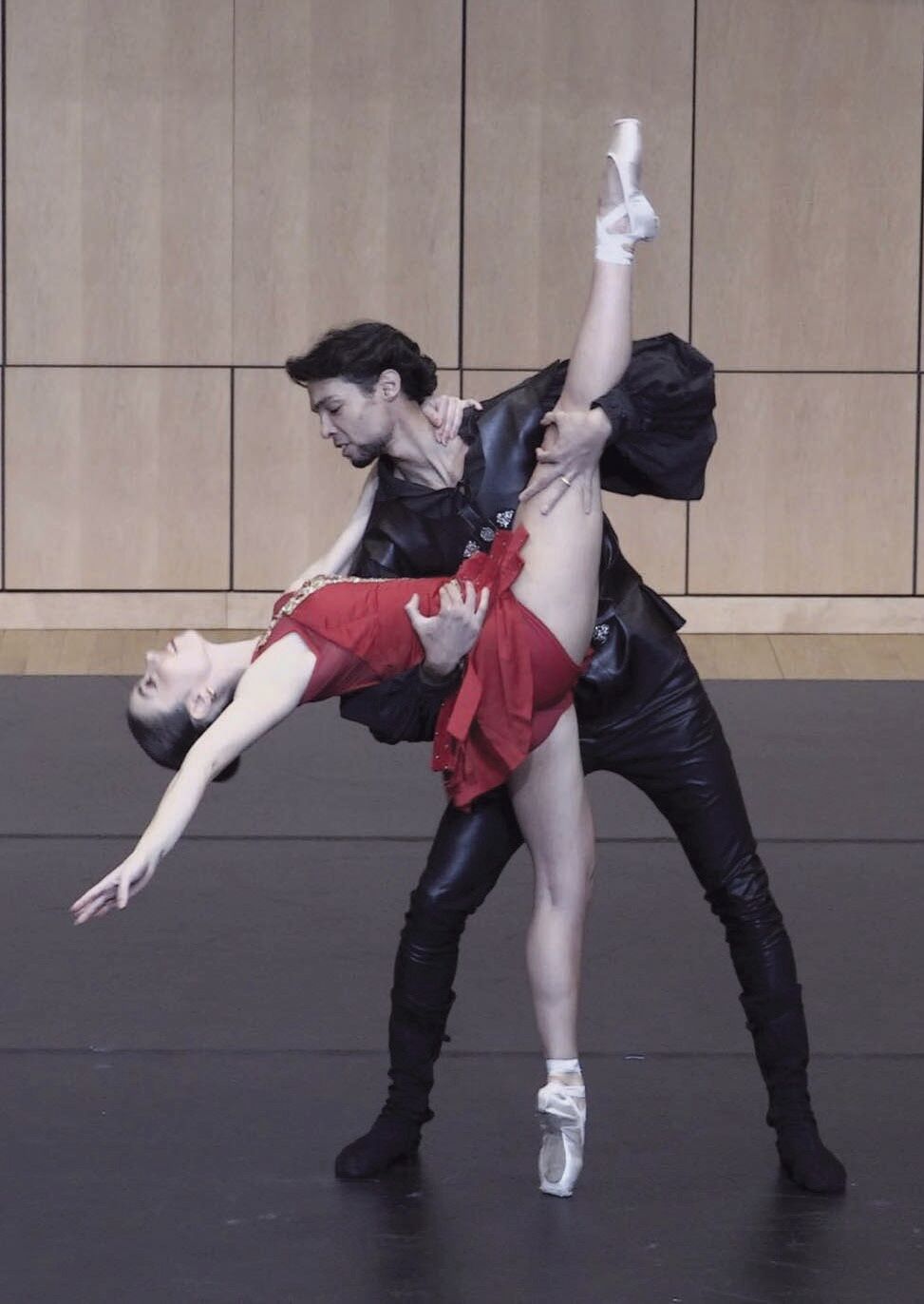 Copy of Page 19 Lifestyles Ballet Othello.jpg